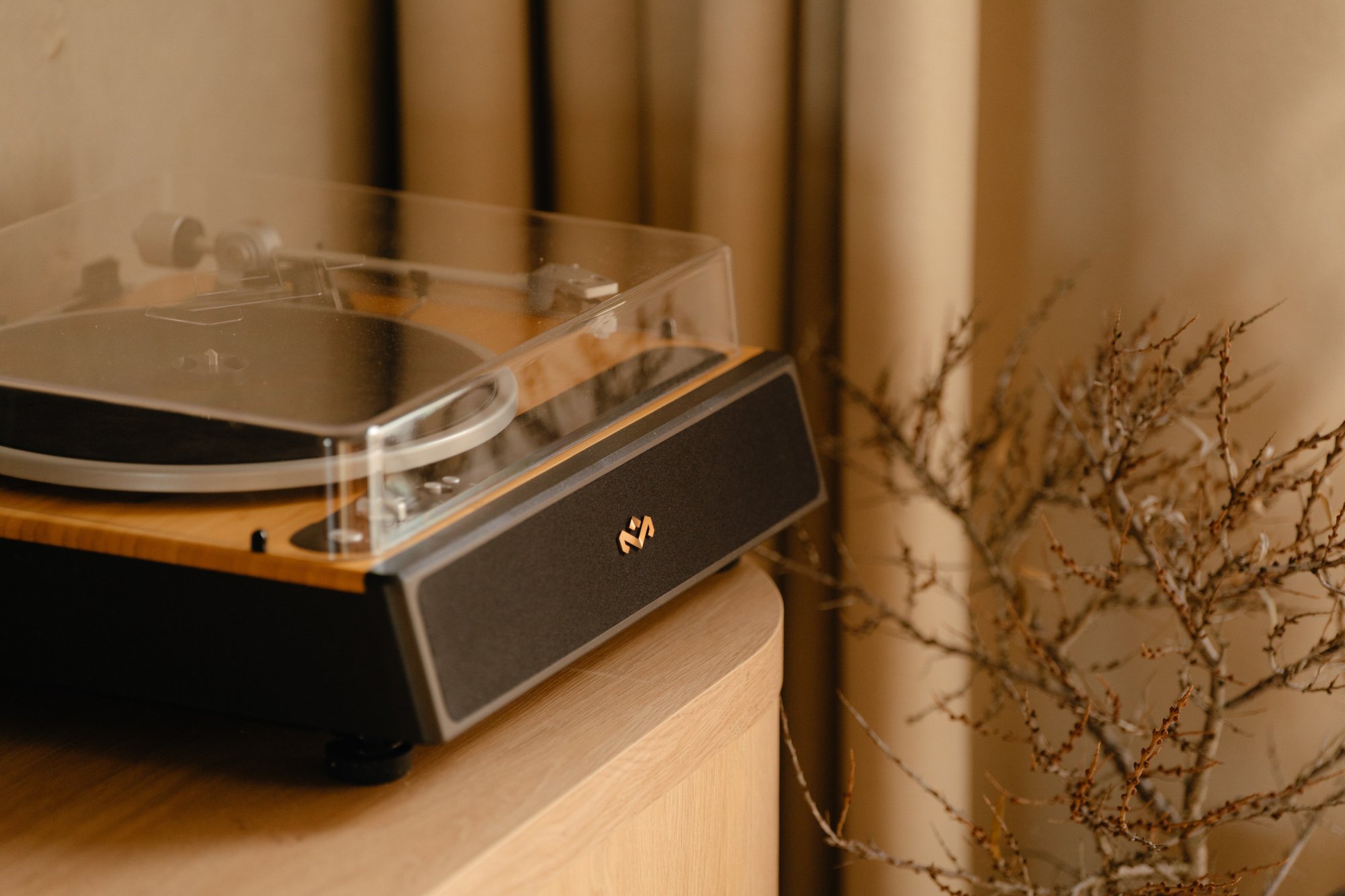 Interieurdetail in duplex appartement met luxe afwerking.