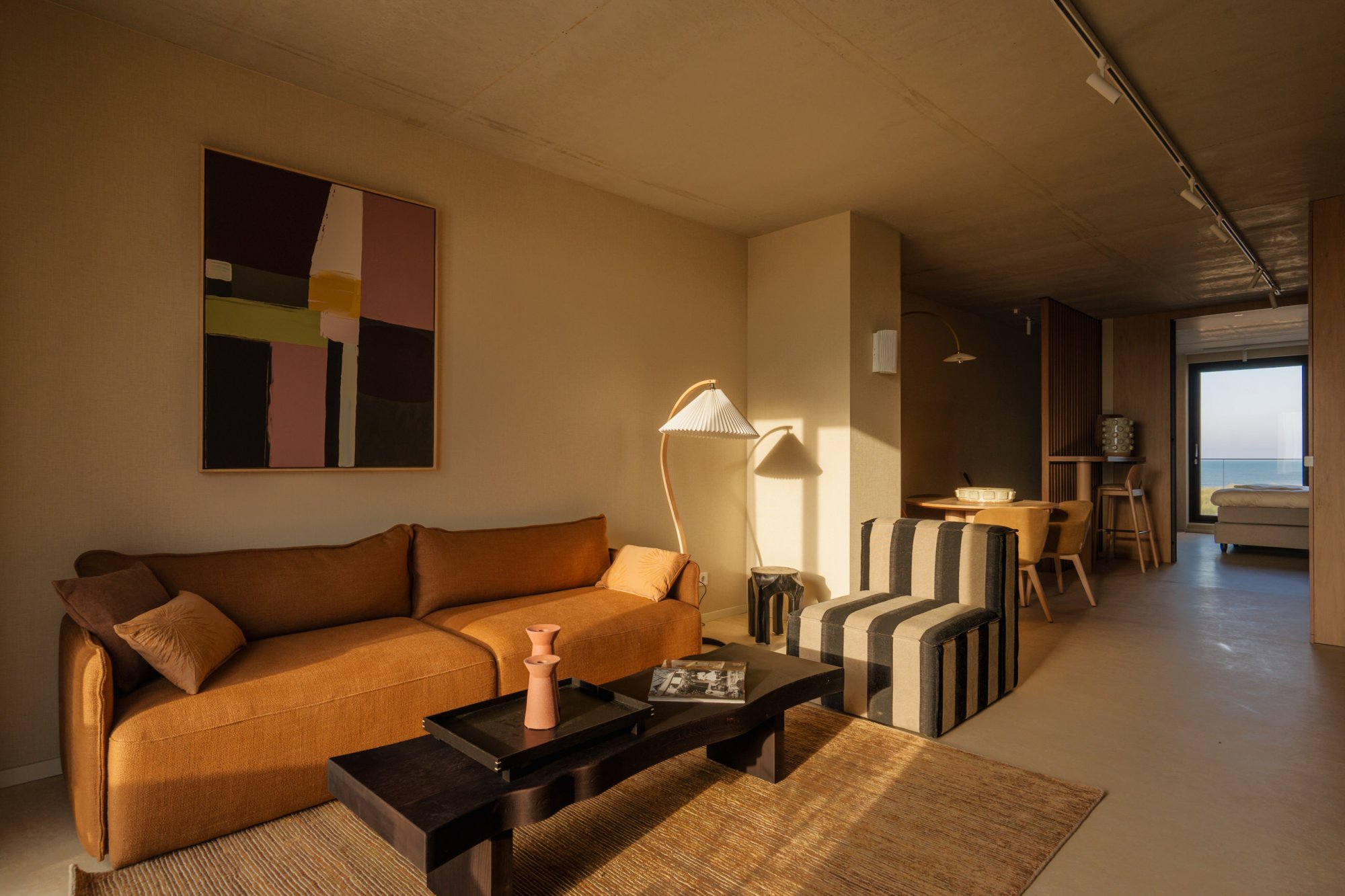 Luxe woonkamer in duplex appartement voor 4 personen op de bovenste verdieping.