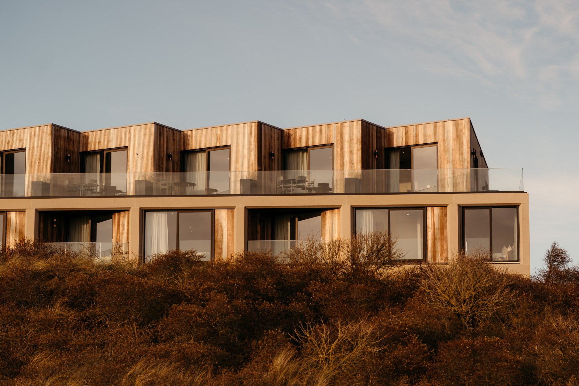 Appartementen van Elements Terschelling in de duinen.