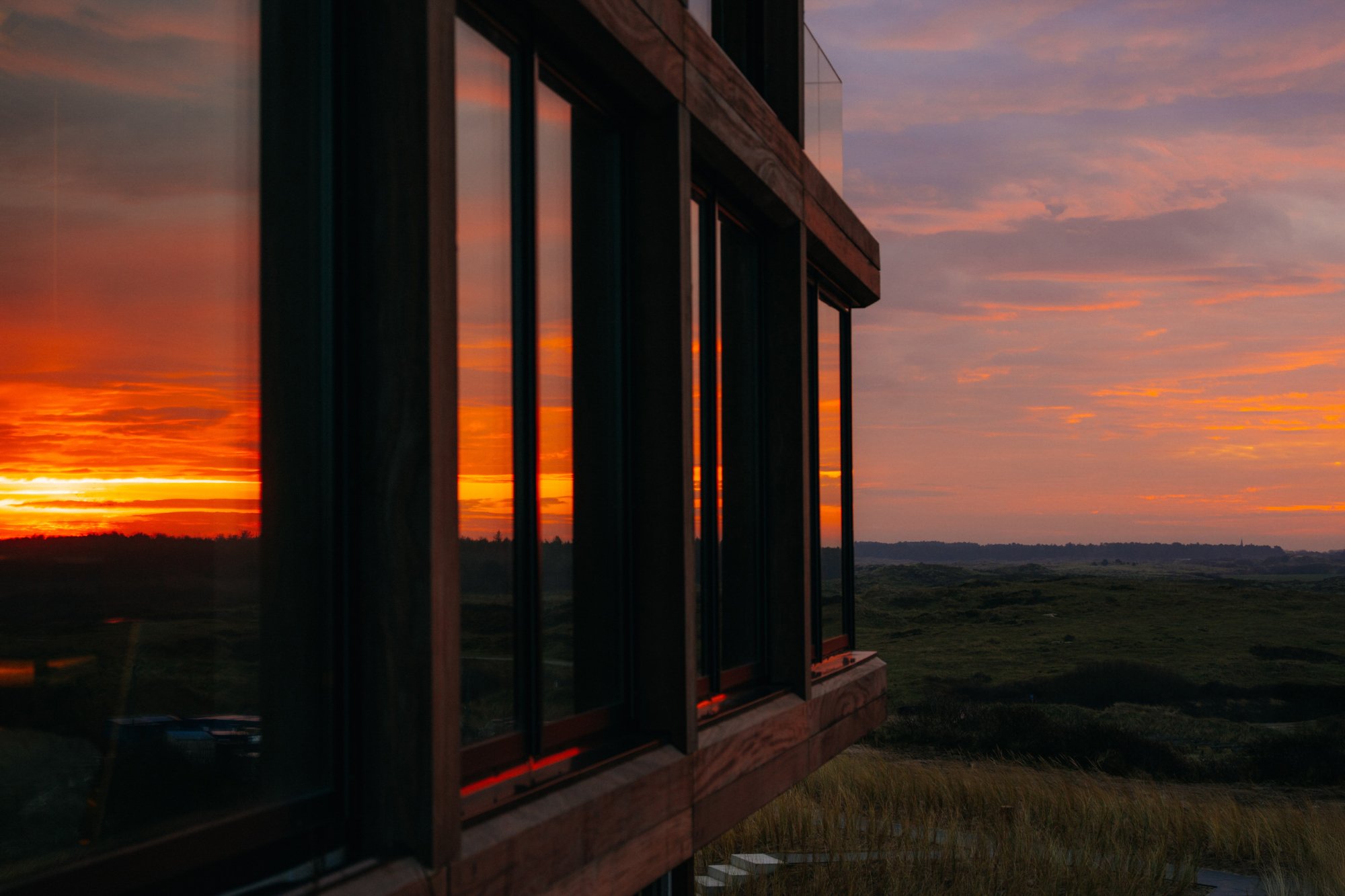 Zonsondergang bij Elements Terschelling met warm avondlicht.
